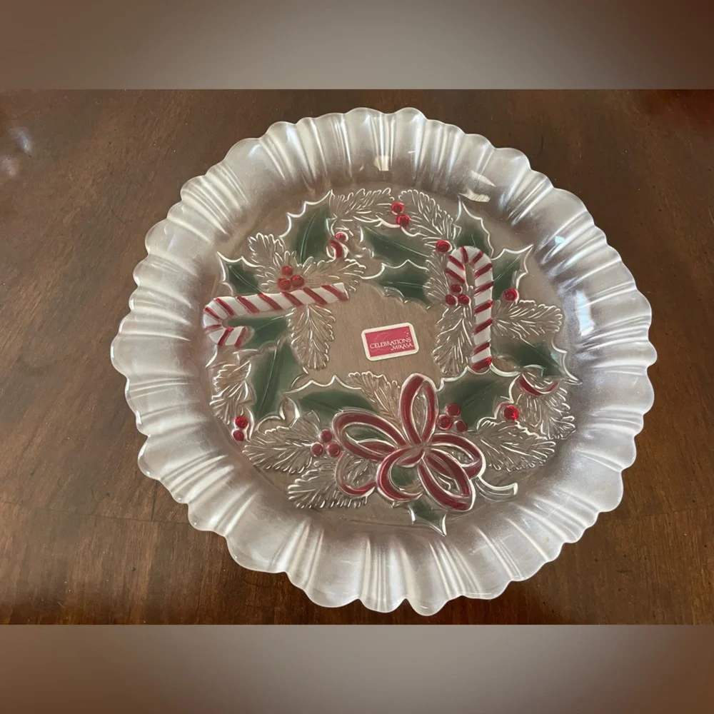 Mikasa Holiday Wreath Platter - Red, Green, and White